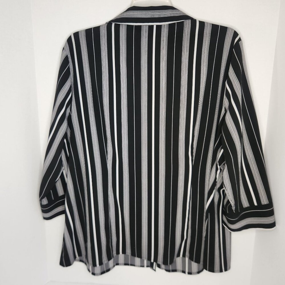 3/4 Length Sleeves Button Front Blouse Black White Stripe Woman's Size 1X - Picture 3 of 6
